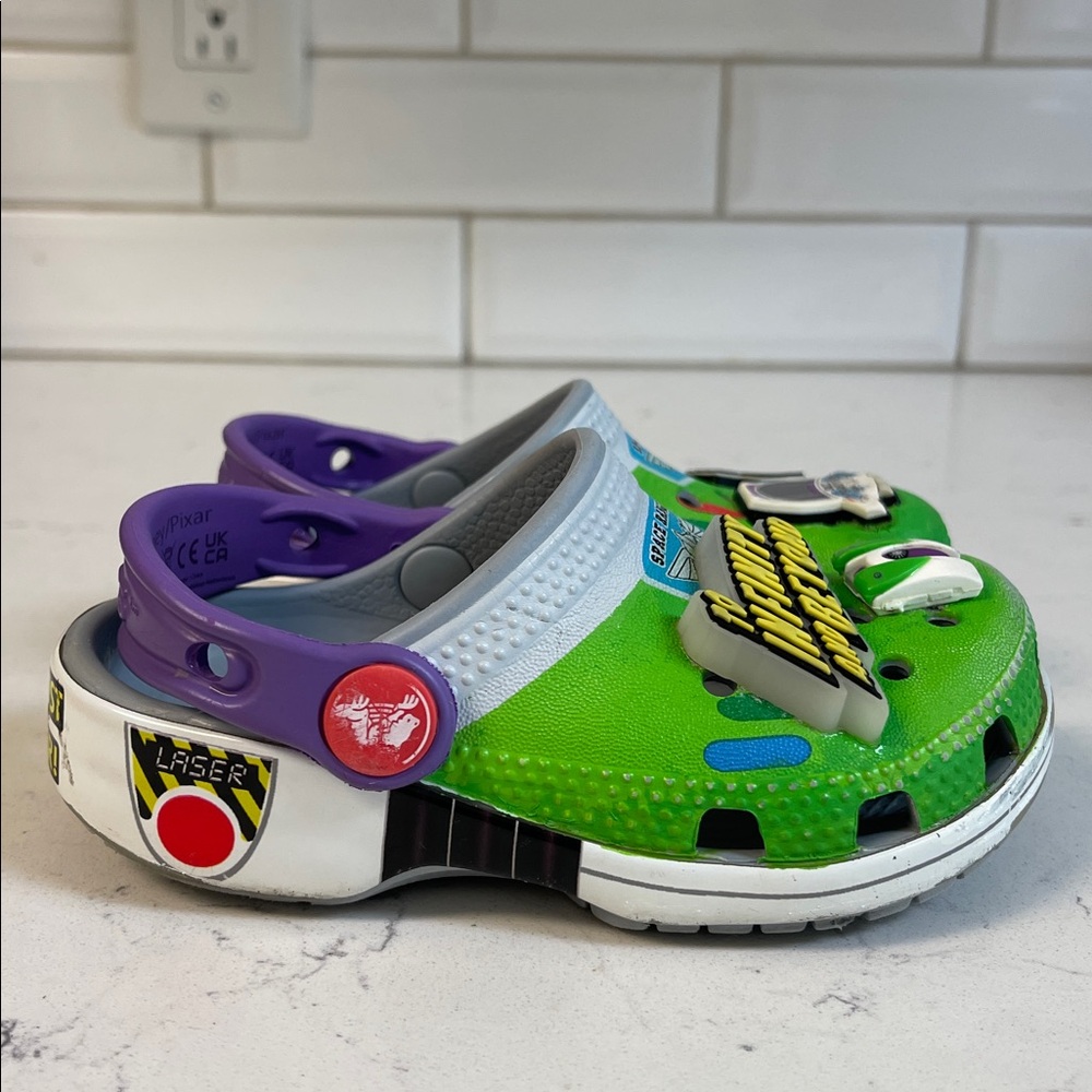 Crocs Toy Story Buzz Classic Clog - Kids'
Buzz Lightyear Light Up Slip-On Size 7 - Picture 8 of 17